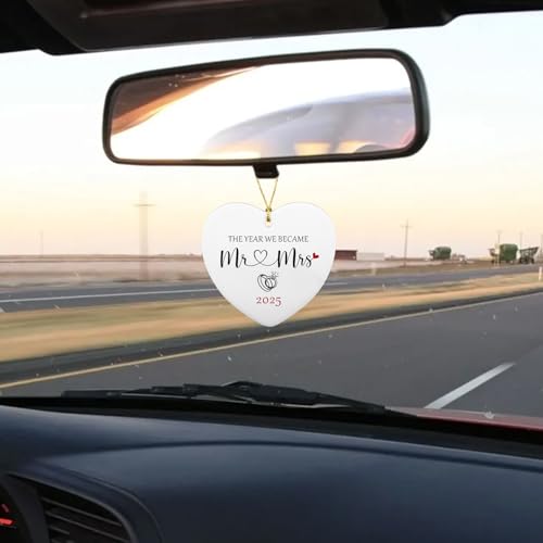 Wedding Gifts for Couple, The Year We Became Mr and Mrs Sign Christmas Ornaments 2025, Engagement Gift Ideal Cool Wedding Gifts for Couples Newlyweds Bridal
