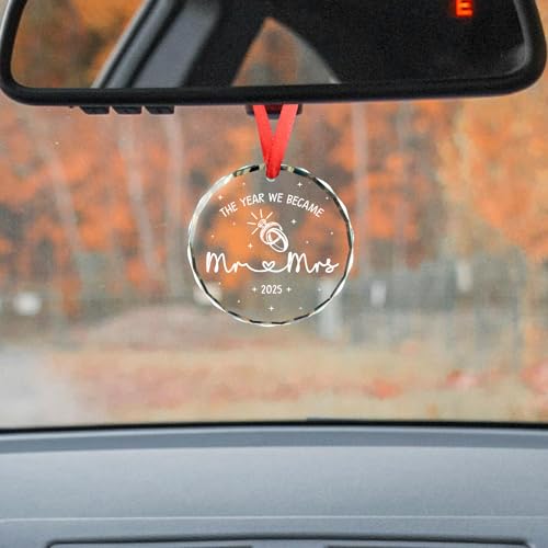 Wedding Gifts for Couples 2025, Mr and Mrs Gifts, The Year We Became Mr&Mrs Glass Ornament, Engagement Gift for Newlyweds, Bridal Shower Gift Keepsake, 1st Married Christmas Ornaments 2025
