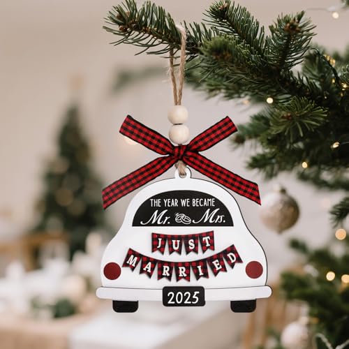 Wedding Gifts for Couples 2025, Christmas Married Wood Hanging Ornament 2025 Christmas Mr and Mrs Gifts Bridal Shower Bride to Be Gift Wedding Gift for Newlyweds Just Married Decorations