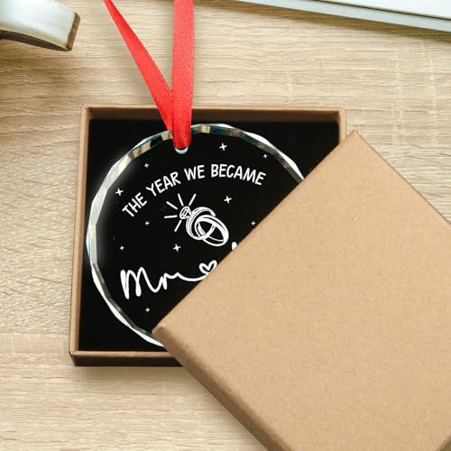 Wedding Gifts for Couples 2025, Mr and Mrs Gifts, The Year We Became Mr&Mrs Glass Ornament, Engagement Gift for Newlyweds, Bridal Shower Gift Keepsake, 1st Married Christmas Ornaments 2025
