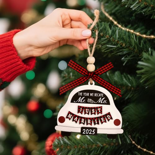 Wedding Gifts for Couples 2025, Christmas Married Wood Hanging Ornament 2025 Christmas Mr and Mrs Gifts Bridal Shower Bride to Be Gift Wedding Gift for Newlyweds Just Married Decorations