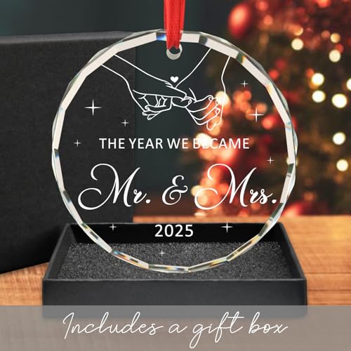 Wedding Gifts for Newlyweds The Year We Became Mr & Mrs 2025 Bridal Shower Gift for Bride Mr and Mrs Gifts for Couple Christmas Tree Decoration Glass Round Ornament