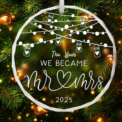 Wedding Gifts - Mr and Mrs Gifts Ornament 2025, Bridal Shower Surprise for Bride, Engagement Decor for Couples, Acrylic Décor with Gift Box for Newlyweds, Christmas Newlywed Ornament