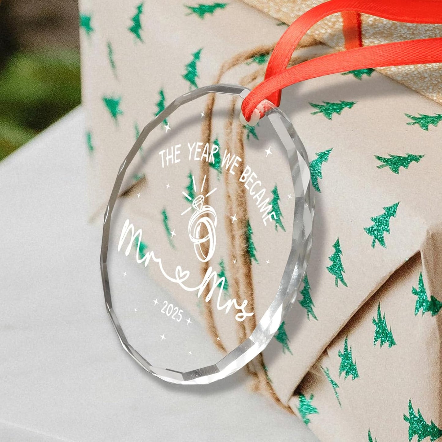 Wedding Gifts for Couples 2025, Mr and Mrs Gifts, The Year We Became Mr&Mrs Glass Ornament, Engagement Gift for Newlyweds, Bridal Shower Gift Keepsake, 1st Married Christmas Ornaments 2025