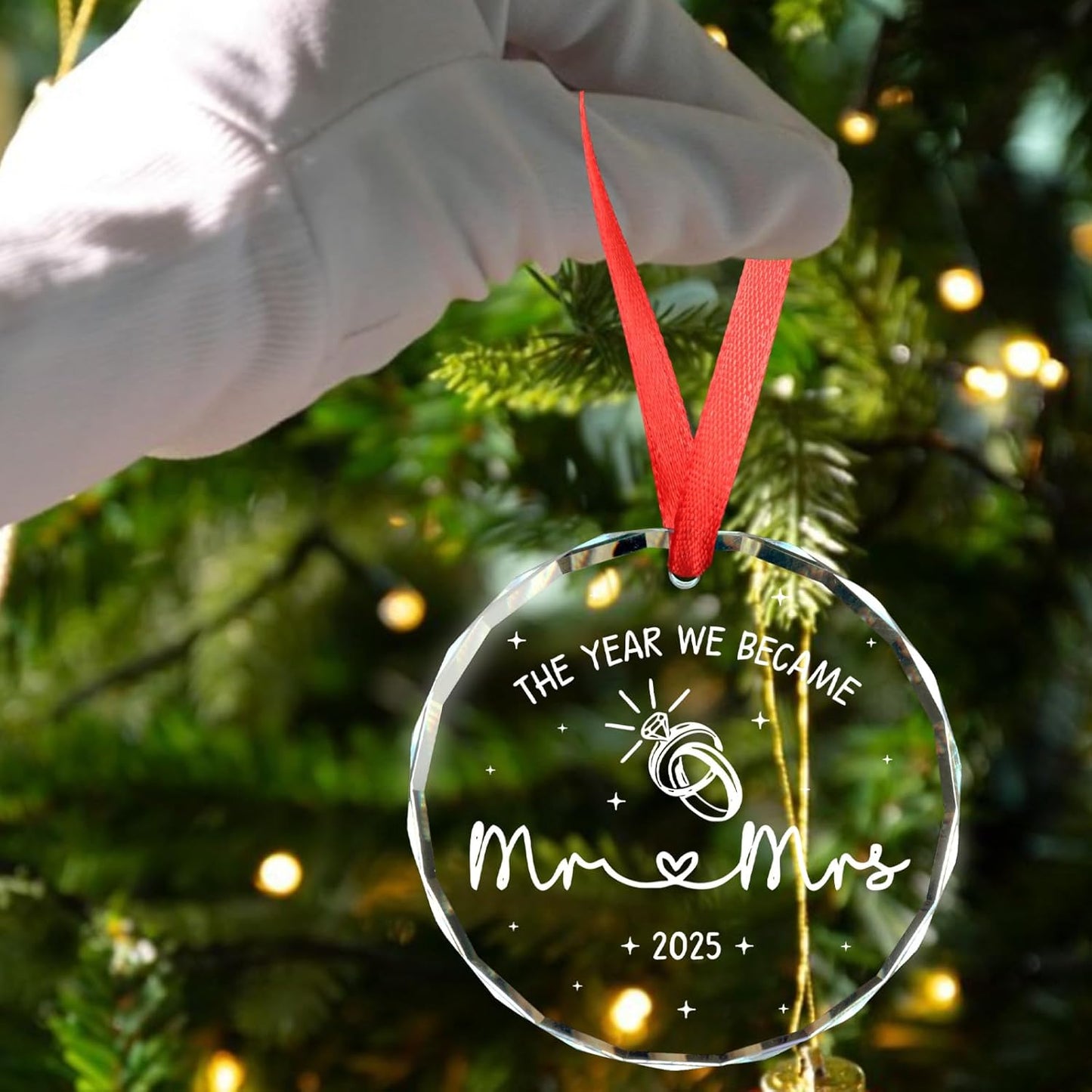 Wedding Gifts for Couples 2025, Mr and Mrs Gifts, The Year We Became Mr&Mrs Glass Ornament, Engagement Gift for Newlyweds, Bridal Shower Gift Keepsake, 1st Married Christmas Ornaments 2025