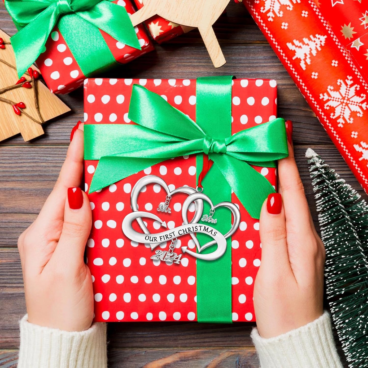 Our First Christmas as Mr & Mrs Ornament 2024 Christmas Decoration, Married 2024 Ornament 1st Year Wedding Gifts Metal with Gift Box, Bridal Shower Gift for Newlywed Couple Christmas Tree Wedding Orna