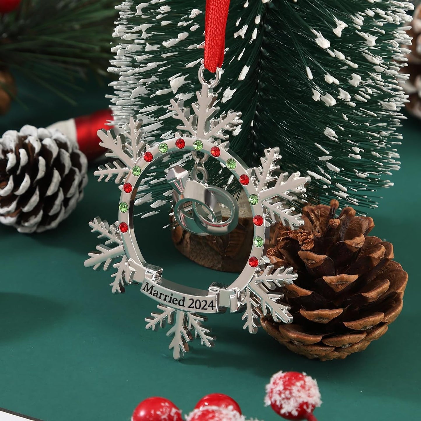 Our First Christmas Married 2024 Ornament Silver Married Gift for Couples Metal Christmas Snowflake with Hanging Ring Ornament Funny Holiday Xmas Keepsake Pendant Decoration