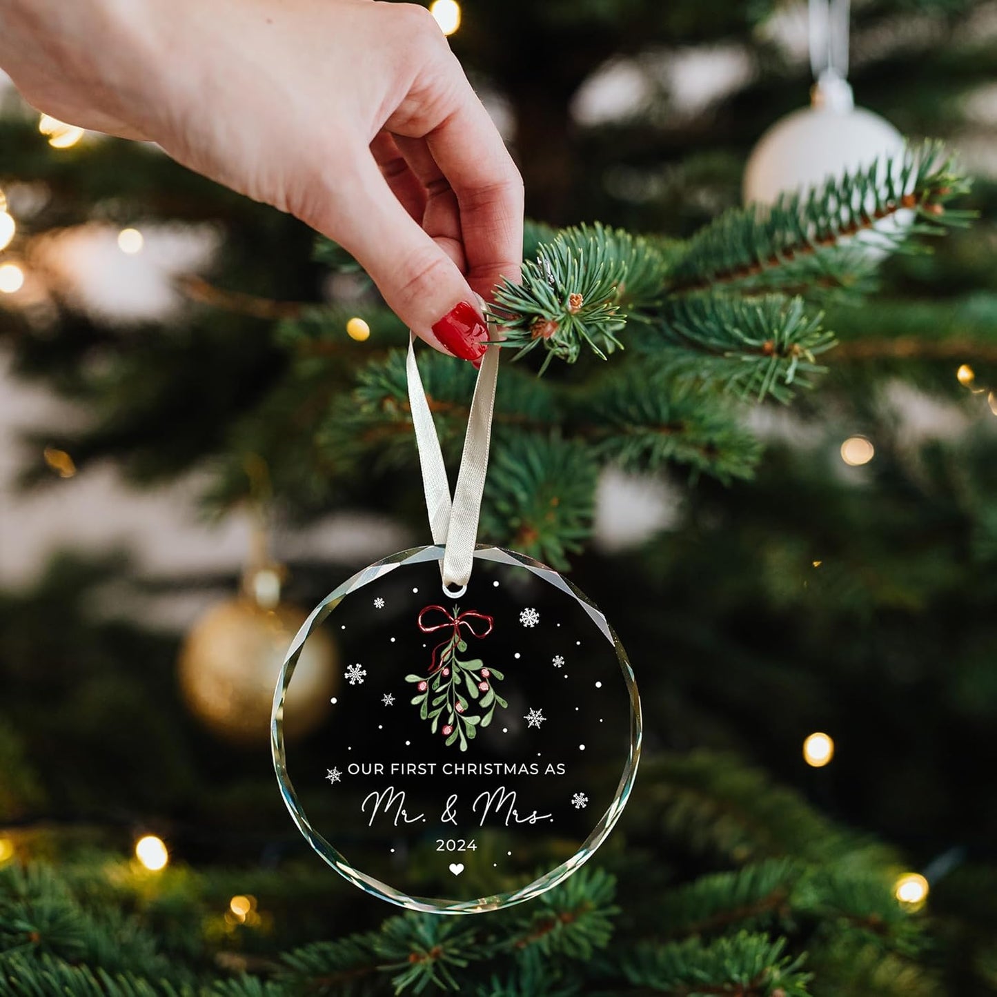 Our First Christmas Married 2024 - Wedding Gifts for Couples, Bride and Future Mr and Mrs - Bridal Shower Gift - Glass Ornament
