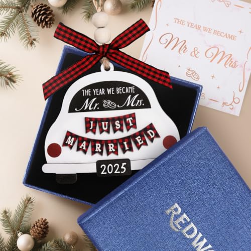 Wedding Gifts for Couples 2025, Christmas Married Wood Hanging Ornament 2025 Christmas Mr and Mrs Gifts Bridal Shower Bride to Be Gift Wedding Gift for Newlyweds Just Married Decorations