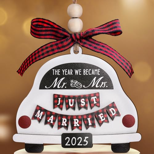 Wedding Gifts for Couples 2025, Christmas Married Wood Hanging Ornament 2025 Christmas Mr and Mrs Gifts Bridal Shower Bride to Be Gift Wedding Gift for Newlyweds Just Married Decorations