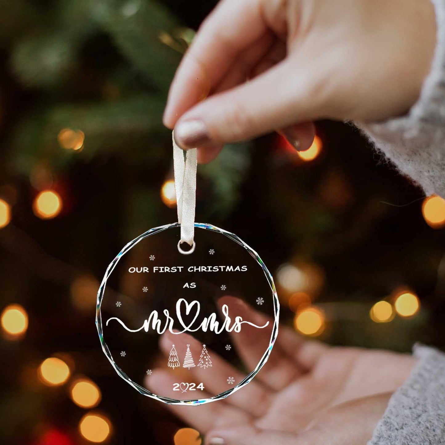 Wedding Gifts for Couples Bride Future Mr and Mrs Gifts 2024, First Christmas Married Ornament 2024,1st Christmas Just Married Glass Ornament
