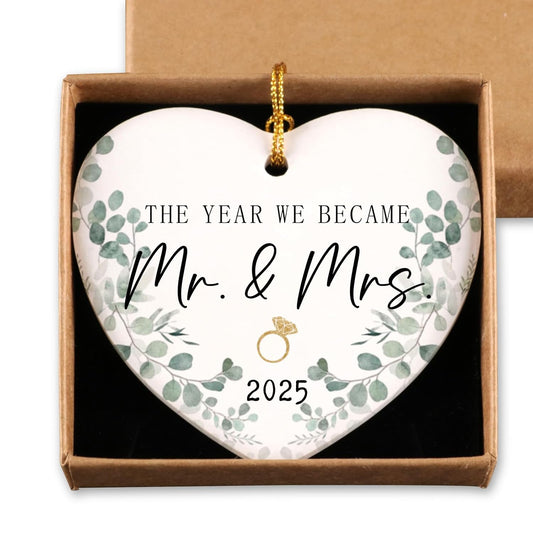 Wedding Gifts First Christmas Married Ornament Mr and Mrs Gifts Wedding Party Decorations Christmas Ceramic Heart Ornament