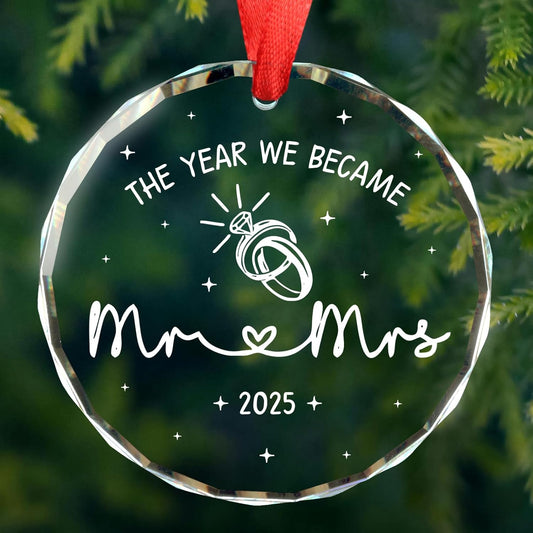 Wedding Gifts for Couples 2025, Mr and Mrs Gifts, The Year We Became Mr&Mrs Glass Ornament, Engagement Gift for Newlyweds, Bridal Shower Gift Keepsake, 1st Married Christmas Ornaments 2025