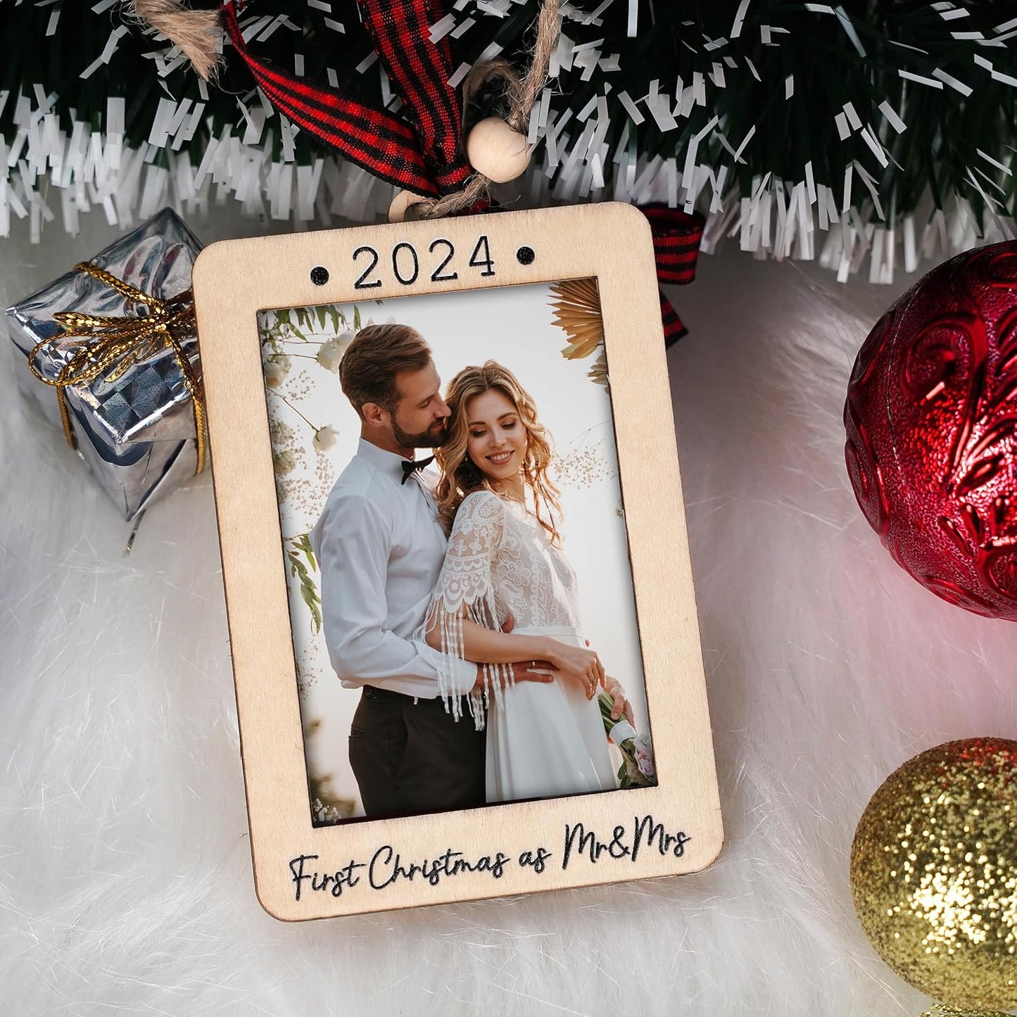 Mr And Mrs Gifts 2024, 2024 Christmas Ornament Picture Frame, First Christmas Married Ornament 2024, Just Married Gift for The Couple, Wedding Ornament 2024, 2x3 Photo Frame Just Married Ornament 2024